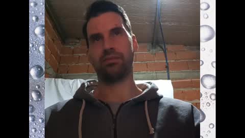 Ezequiel online show from December 9, 1:40 am