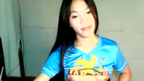 Snapshot of baninay810654 chatting on May 17, 9:00 pm baninay810654 online show from May 17, 9:00 pm