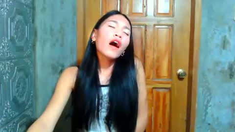 Snapshot of baninay810654 chatting on June 19, 10:57 pm baninay810654 online show from June 19, 10:57 pm