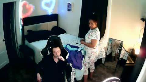 Snapshot of bankrollbarbies444 chatting on April 6, 4:43 am bankrollbarbies444 online show from April 6, 4:43 am