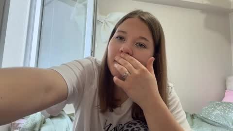 Snapshot of baosznejkowski chatting on May 10, 2:22 pm Sumi online show from May 10, 2:22 pm
