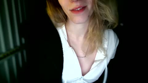 Snapshot of barbara53000 chatting on February 19, 7:27 pm charliejones online show from February 19, 7:27 pm