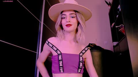 Barbara Blossom online show from December 17, 12:00 pm