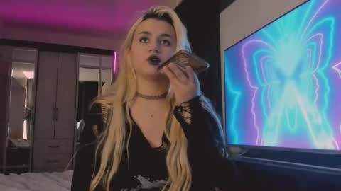 barbarasiren online show from September 24, 4:10 pm