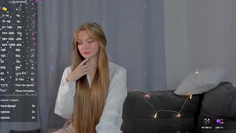 Snapshot of barbbiiedoll chatting on December 12, 10:20 pm Kendall online show from December 12, 10:20 pm