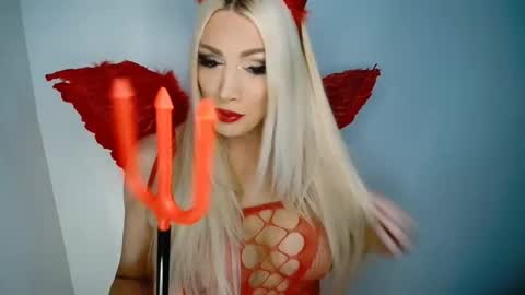 Barbi Bentley online show from October 31, 8:15 am