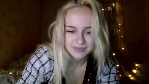 barbie___girl online show from December 14, 7:07 pm