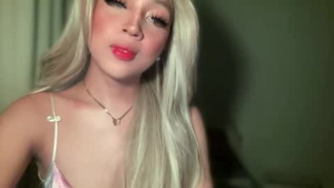 Snapshot of barbie_ford_ chatting on January 3, 3:44 pm barbie_ford_ online show from January 3, 3:44 pm