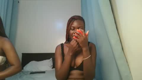 queen online show from November 30, 6:45 pm