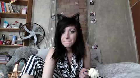 Snapshot of barbie_rococo chatting on May 17, 10:28 pm barbie_rococo online show from May 17, 10:28 pm