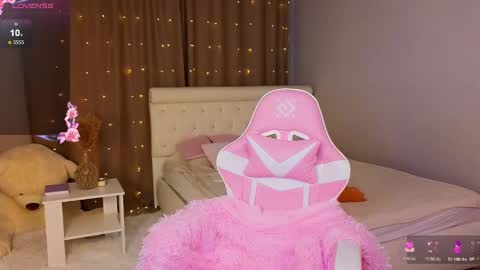 Snapshot of barbiee_b chatting on February 4, 2:49 am Stacy online show from February 4, 2:49 am