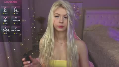 Snapshot of barbiee_b chatting on December 15, 3:33 am Stacy online show from December 15, 3:33 am