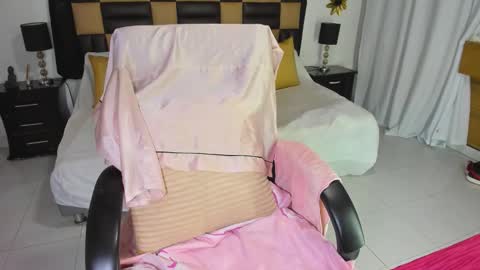 Snapshot of barbiekano chatting on November 17, 10:48 pm barbiekano online show from November 17, 10:48 pm