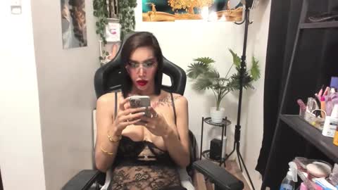 Snapshot of barbiekharie chatting on February 3, 3:28 pm Issa Trap online show from February 3, 3:28 pm