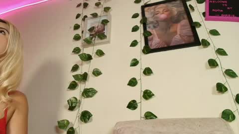 Snapshot of barbiie_98 chatting on May 2, 4:12 pm barbiie_98 online show from May 2, 4:12 pm