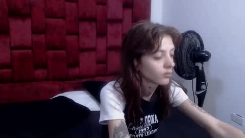 Snapshot of barby_jones25 chatting on December 17, 11:27 am Barby online show from December 17, 11:27 am