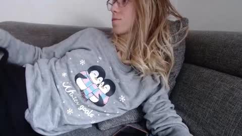 Lena online show from April 3, 7:28 am