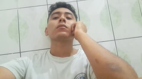 Snapshot of basic2001 chatting on December 21, 4:19 am Marcos online show from December 21, 4:19 am