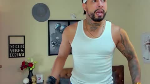 bastian_jones1 online show from February 25, 7:03 pm