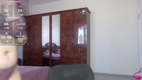 Snapshot of batari_giya chatting on December 23, 5:06 am Lara online show from December 23, 5:06 am