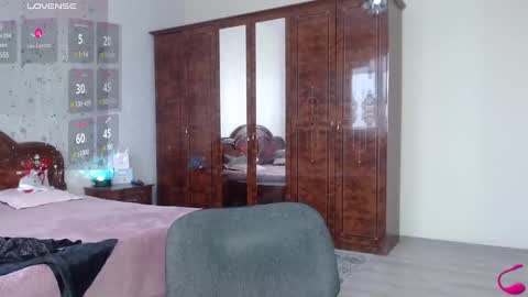 Snapshot of batari_giya chatting on January 6, 8:14 am Lara online show from January 6, 8:14 am