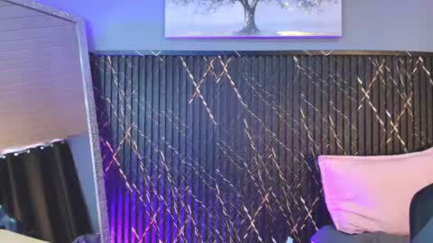    online show from September 28, 2:22 pm