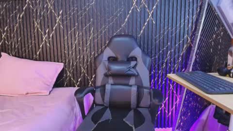    online show from October 7, 2:25 pm