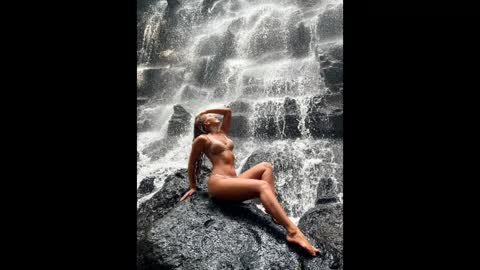 Battyredhair online show from April 7, 1:22 pm