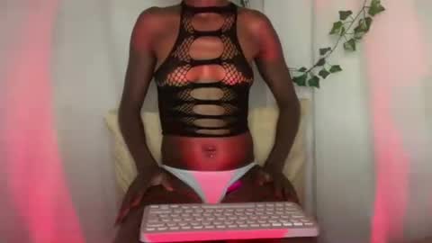 Snapshot of bayofdarkness chatting on June 18, 4:13 am BayofDarkness online show from June 18, 4:13 am