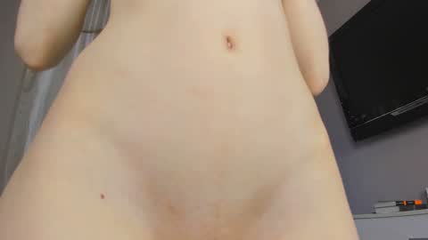 Snapshot of bb_lourels_ chatting on December 31, 11:17 pm Lourel I will be here on and online show from December 31, 11:17 pm