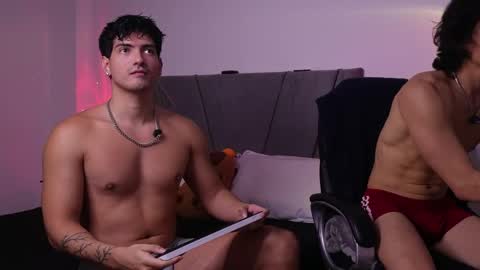 Snapshot of bbbeachboy chatting on May 11, 12:05 am Valentino online show from May 11, 12:05 am
