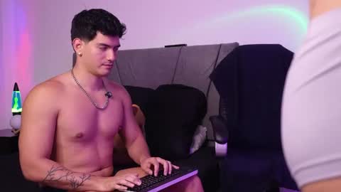 Snapshot of bbbeachboy chatting on July 15, 7:08 pm Valentino online show from July 15, 7:08 pm