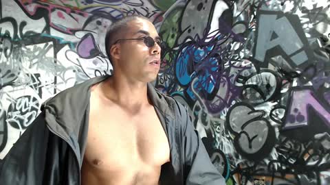 Justin online show from February 8, 7:05 pm