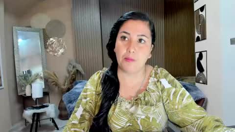 Snapshot of bbwluxurymuse chatting on June 1, 11:34 am bbwluxurymuse online show from June 1, 11:34 am