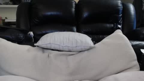 Julie online show from December 1, 4:12 pm