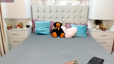 larra online show from October 12, 9:41 am