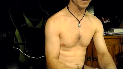 bchillin28 online show from February 18, 7:59 am