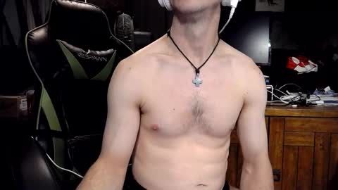 bchillin28 online show from February 19, 4:08 am