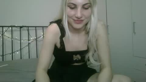 Snapshot of bea_trix77 chatting on January 27, 7:13 pm Yours sweet Bea 3 online show from January 27, 7:13 pm