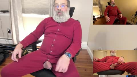 Snapshot of bear_in_mind chatting on January 5, 7:49 am BareBear online show from January 5, 7:49 am