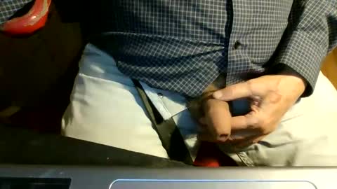 Snapshot of bearacuda555 chatting on November 30, 7:01 am Bruno online show from November 30, 7:01 am