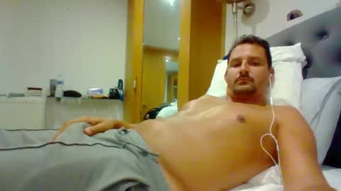 Snapshot of bearboudior chatting on June 17, 10:39 am bearboudior online show from June 17, 10:39 am