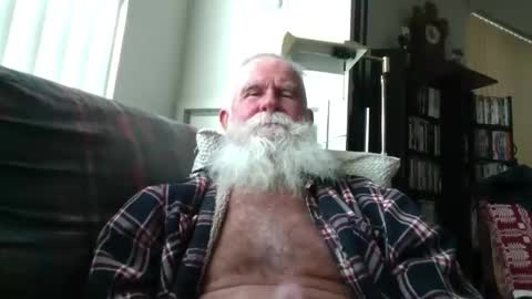 Snapshot of beardbushy chatting on December 1, 4:56 pm beardbushy online show from December 1, 4:56 pm