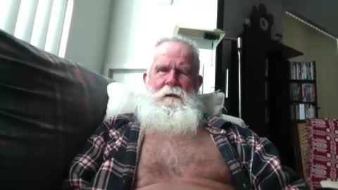 Snapshot of beardbushy chatting on February 22, 4:49 pm beardbushy online show from February 22, 4:49 pm