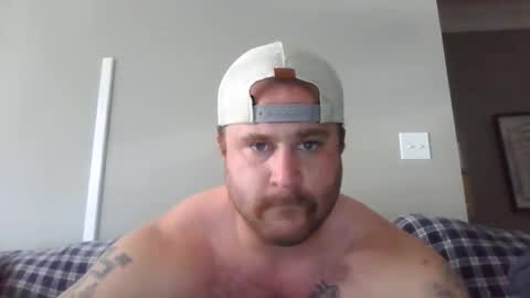 Snapshot of bearded4urpleasure chatting on May 19, 9:10 pm bearded4urpleasure online show from May 19, 9:10 pm