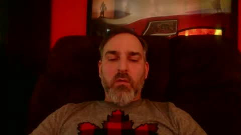 Snapshot of beardedambition chatting on October 18, 4:19 pm beardedambition online show from October 18, 4:19 pm