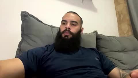 Snapshot of beardmax chatting on May 1, 8:35 pm Min online show from May 1, 8:35 pm