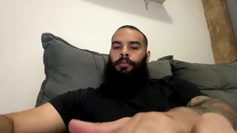Snapshot of beardmax chatting on May 3, 9:32 pm Min online show from May 3, 9:32 pm