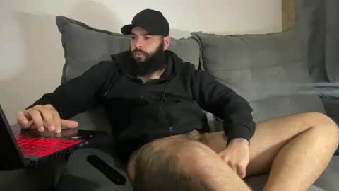 Snapshot of beardmax chatting on May 28, 6:00 am Min online show from May 28, 6:00 am
