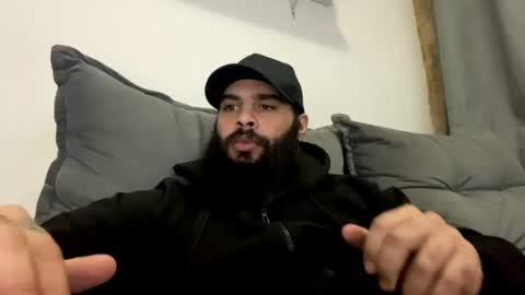 Snapshot of beardmax chatting on June 23, 4:43 am Min online show from June 23, 4:43 am